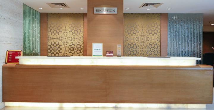 Adarsh Hamilton Hotel Бангалор Екстериор снимка